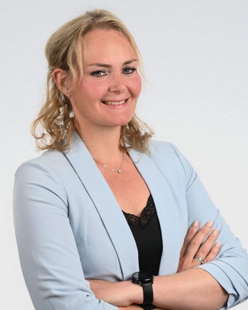 Lisa Bleuel, Geschäftsfeldleitung